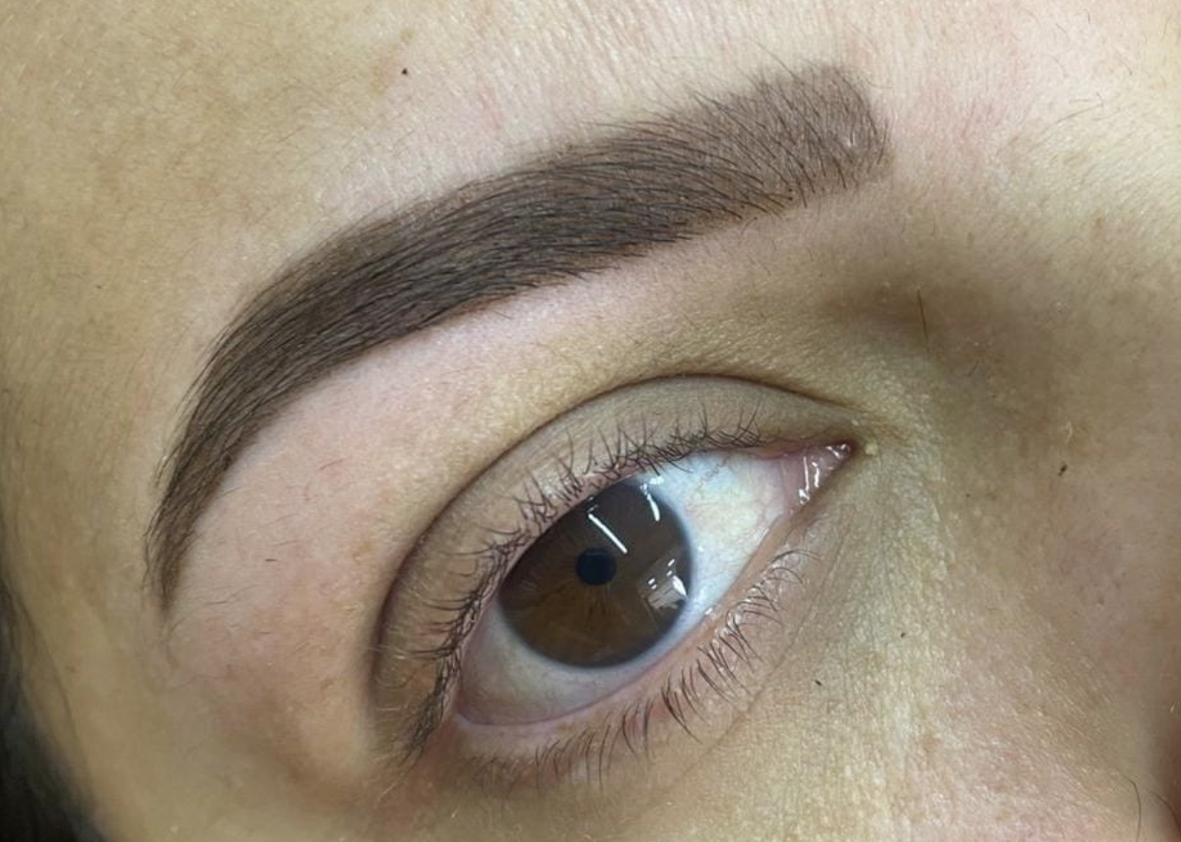 Design de Sobrancelha com Henna